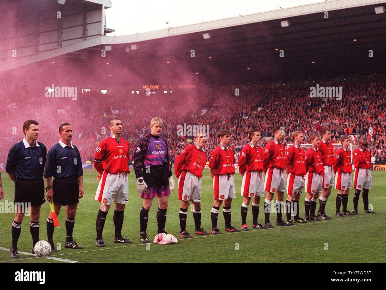 Manchester united line up the semi final with borussia dortmund hires stock photography and