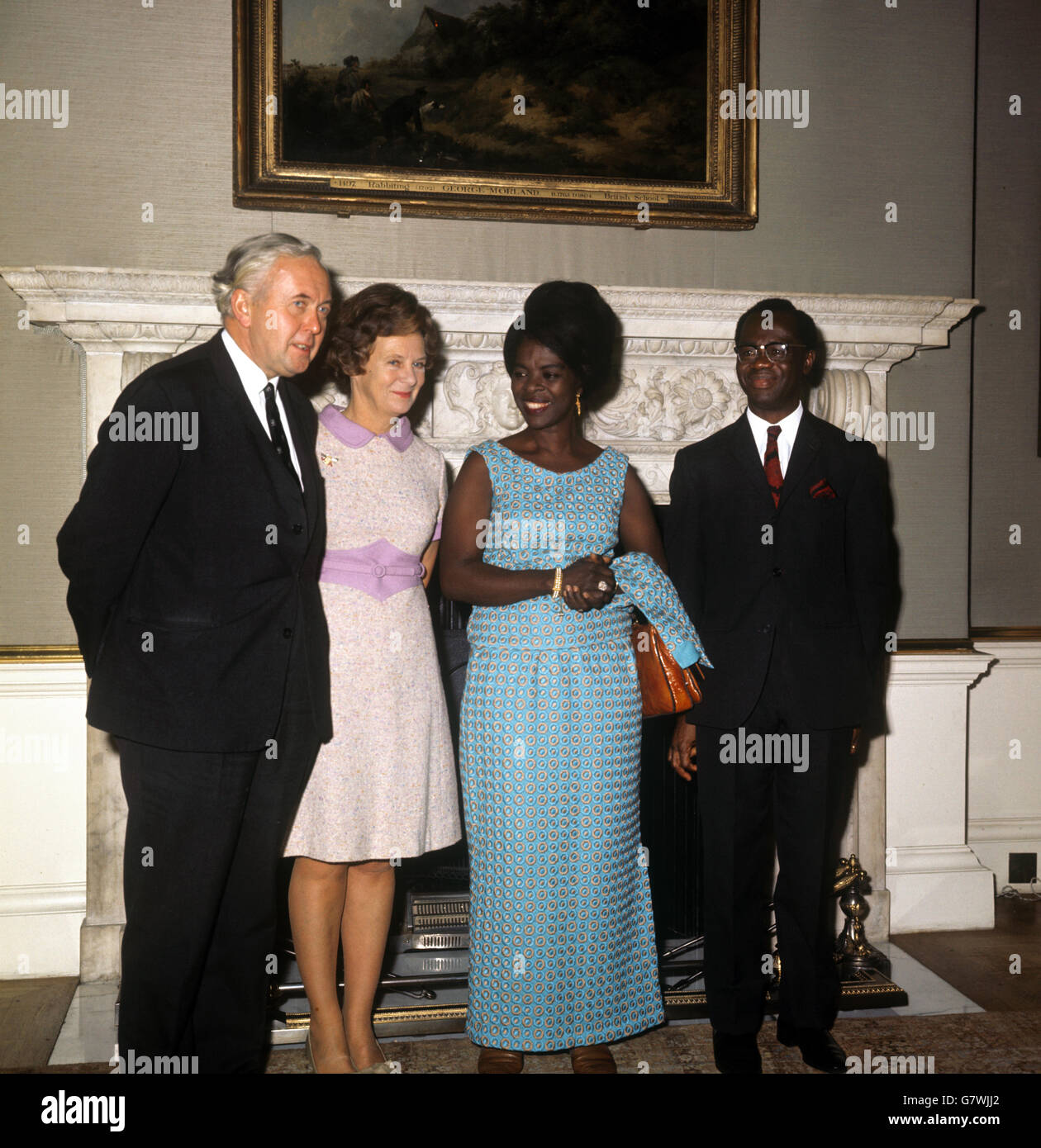 The Prime Minister Harold Wilson and his wife Mary with today's luncheon guests at No. 10 Downing Street, Ghana's new Prime Minister and wife, Dr. Kofi Busia and Mrs Busia. Stock Photo