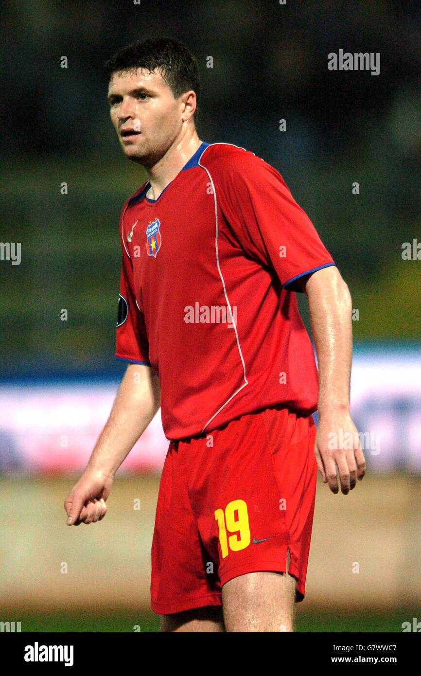 Soccer - UEFA Cup - Group B - Parma v Steaua Bucuresti. Daniel Oprita, Steaua  Bucuresti Stock Photo - Alamy