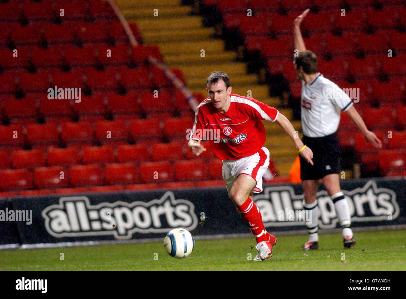 Charlton Athletic's Francis Jeffers beats the offside trap Stock Photo