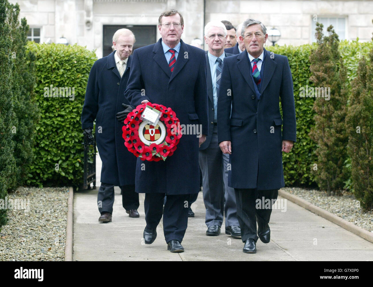 Ulster Unionist Leader David Trimble, front left, with Lord Rogan, front right, and party members, as they prepare to lay a wreath at former party leader Lord Carson's Burial ground in the Stormont estate. Stock Photo