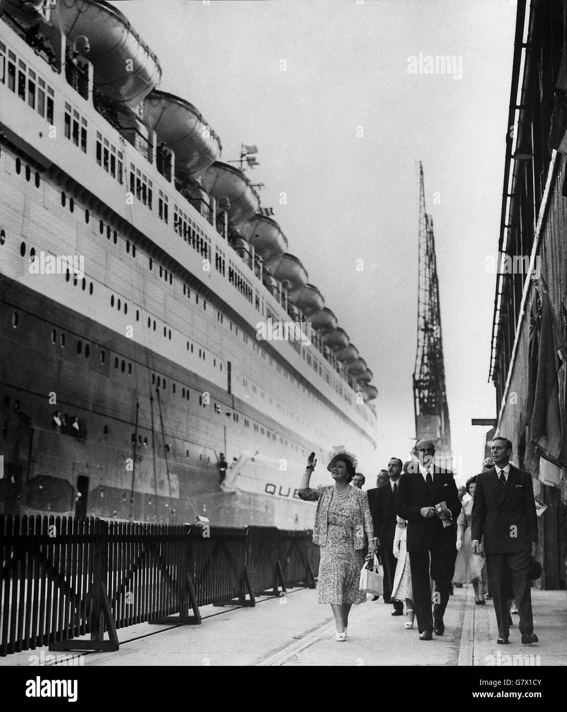 Photo Bow Of RMS Aquitania Smashing Through Gail On High Seas Rare View 1931 