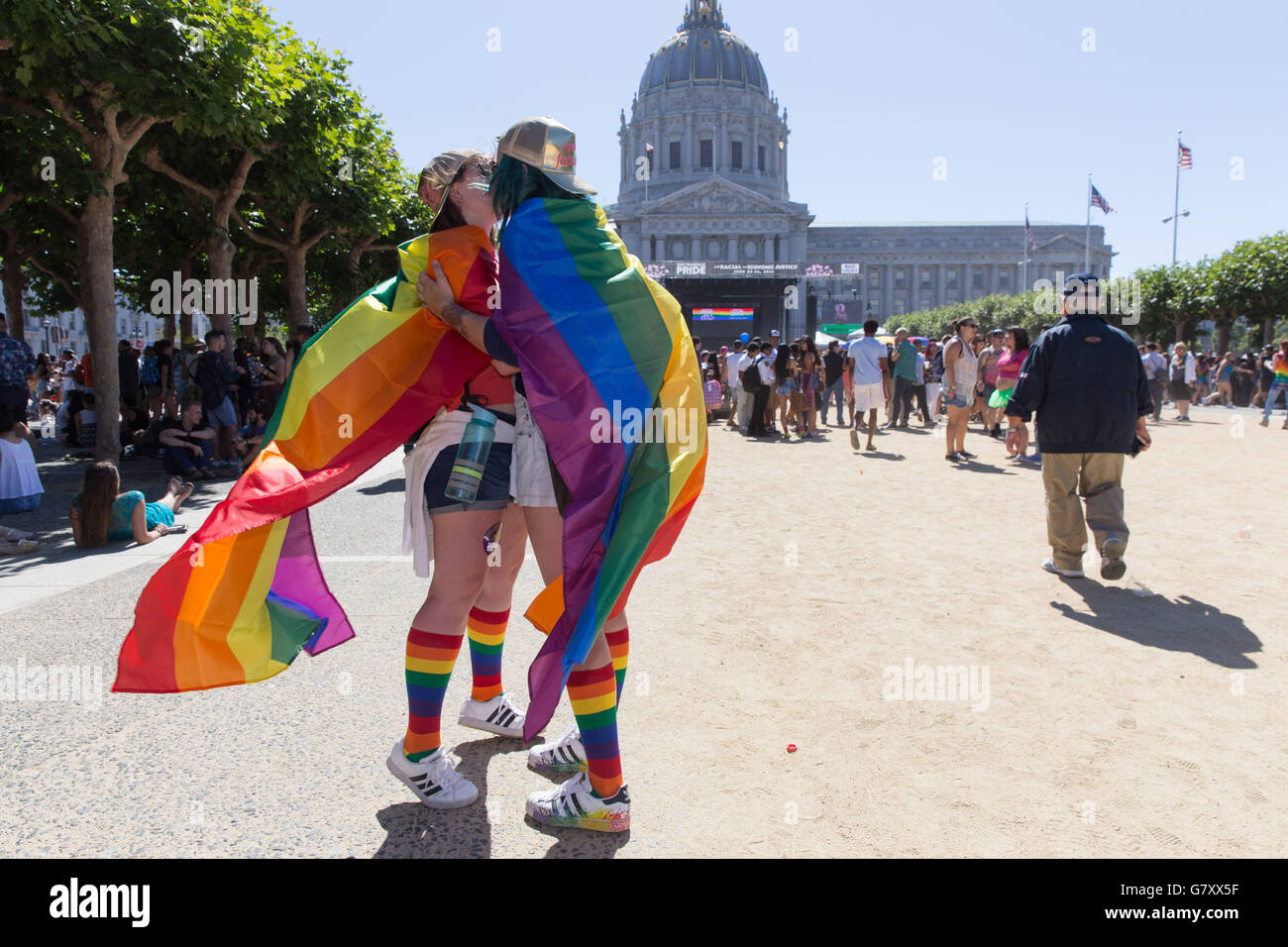 San francisco pride parade 2016 hi-res stock photography and images - Alamy