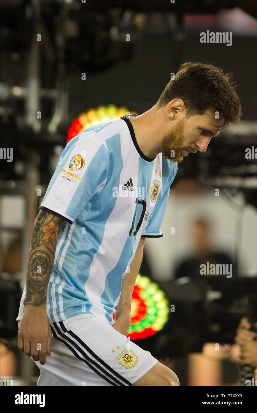 New Jersey, USA. 26th June, 2016. Argentina's Lionel Messi steps to the  podium during the awarding ceremony for 2016 Copa America Centenario soccer  tournament at the Metlife Stadium in New Jersey, the