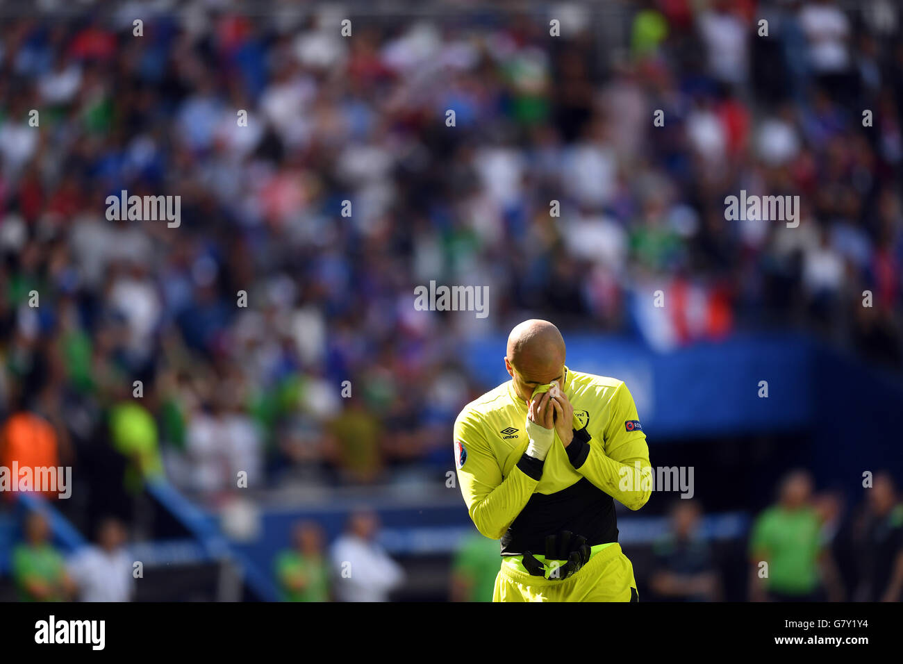 Lyon, France. 26th June, 2016. Goalkeeper Darren Randolph of Ireland reacts after the UEFA EURO 2016 Round of 16 soccer match between France and Ireland at the Stade de Lyon in Lyon, France, 26 June 2016. Photo: Federico Gambarini/dpa/Alamy Live News Stock Photo