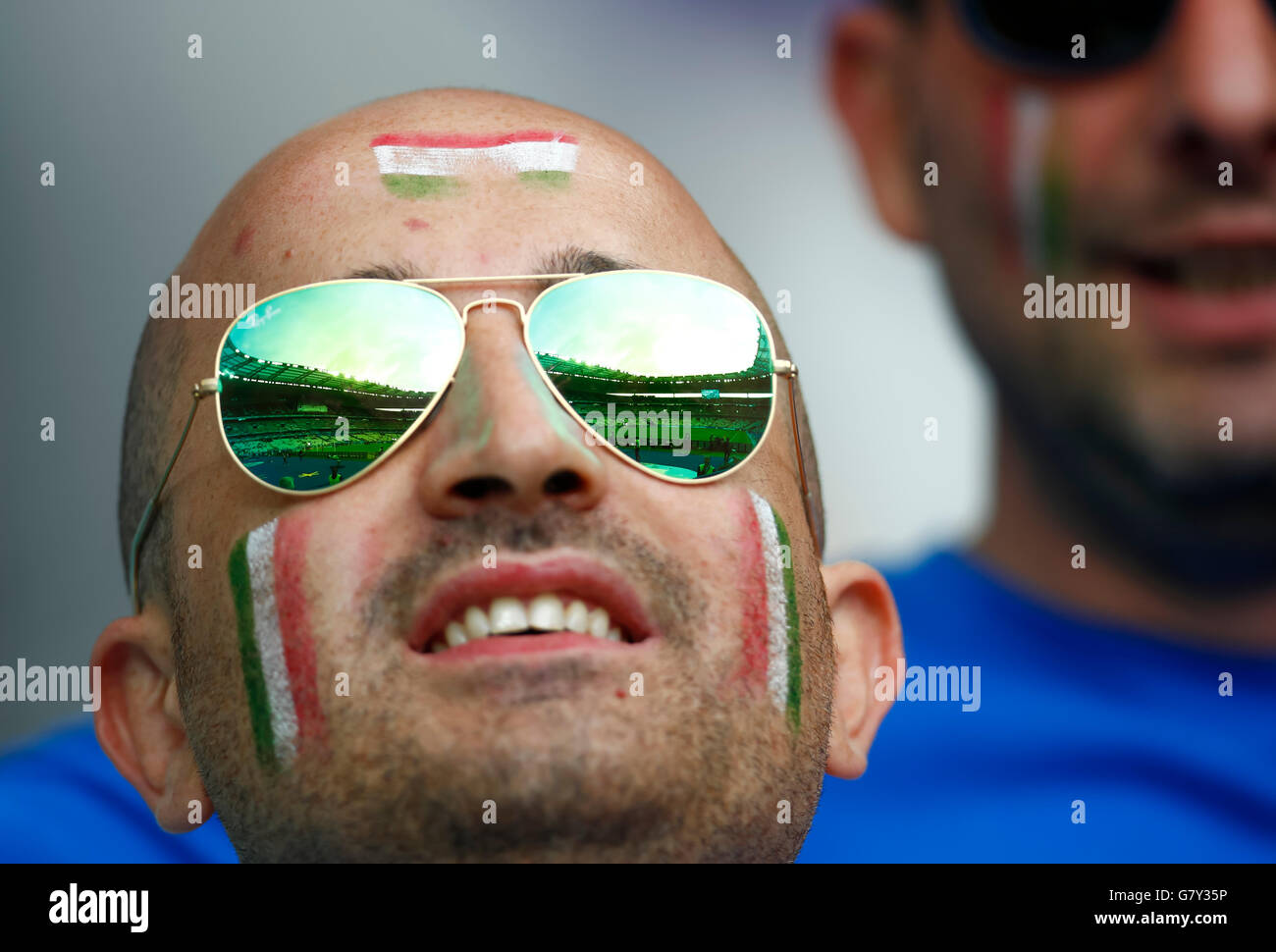 Paris, France. 27th June, 2016. italian Fan with sunglasses reflecting the stadium ITALY - SPAIN 2-0 Best of 16 ,Football European Championships EURO at  27th of June, 2016 in Paris, Stade de France, France. Fussball, Nationalteam, Italien Spanien, Achtelfinale   Credit:  Peter Schatz/Alamy Live News Stock Photo