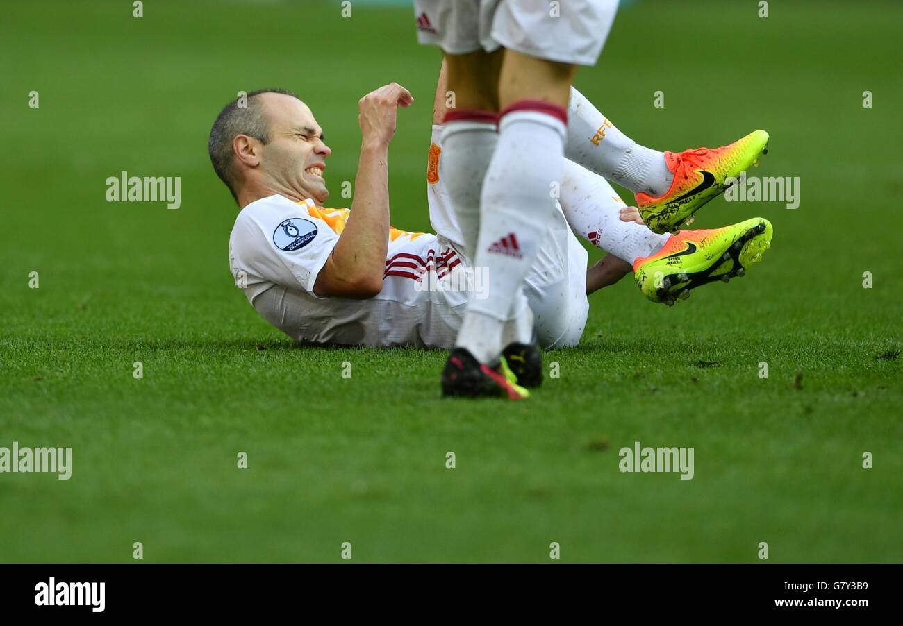 Paris, France. 27th June, 2016. Andres Iniesta of Spain hits the ground during the Euro 2016 round of 16 football match between Spain and Italy in Paris, France, June 27, 2016. Italy won 2-0. © Tao Xiyi/Xinhua/Alamy Live News Stock Photo