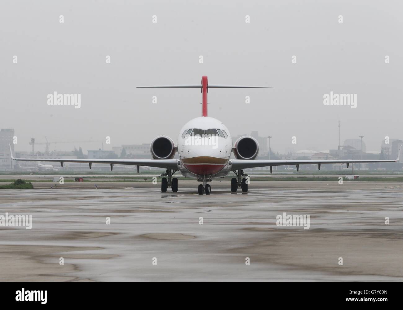 Shanghai, China. 28th June, 2016. Chengdu Airlines ARJ21-700 arrives at Hongqiao International Airport in Shanghai, east China, June 28, 2016. ARJ21, manufactured by the Commercial Aircraft Corp. of China (COMAC), made its maiden commercial flight from Chengdu, captial of southwest China's Sichuan Province, to Shanghai on Tuesday. The domestically-designed airliner is China's first regional jet manufactured according to international standards. © Pei Xin/Xinhua/Alamy Live News Stock Photo