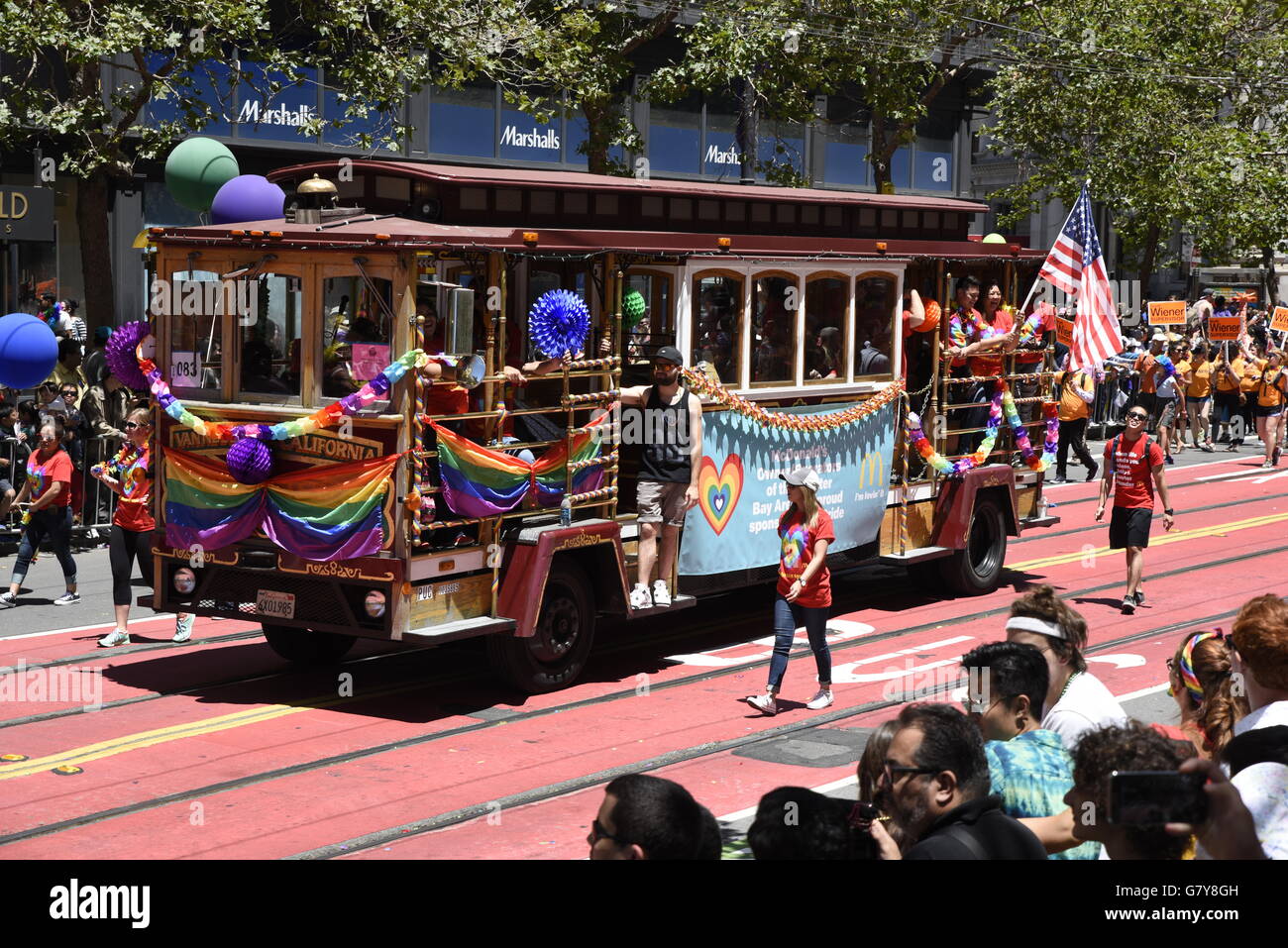 San francisco pride parade 2016 hi-res stock photography and images - Alamy