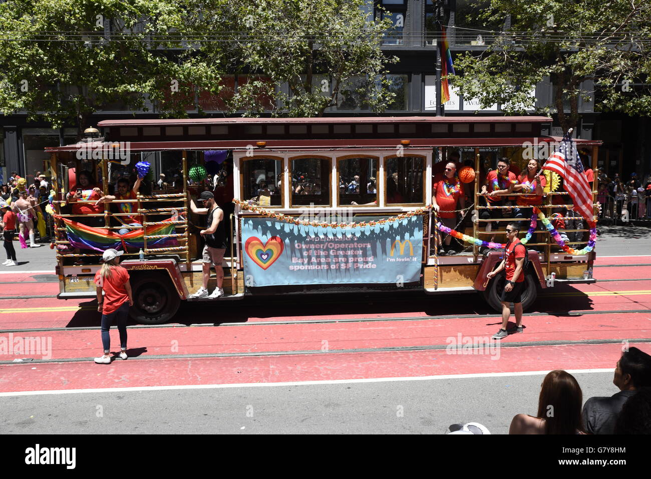 San francisco pride parade 2016 hi-res stock photography and images - Alamy