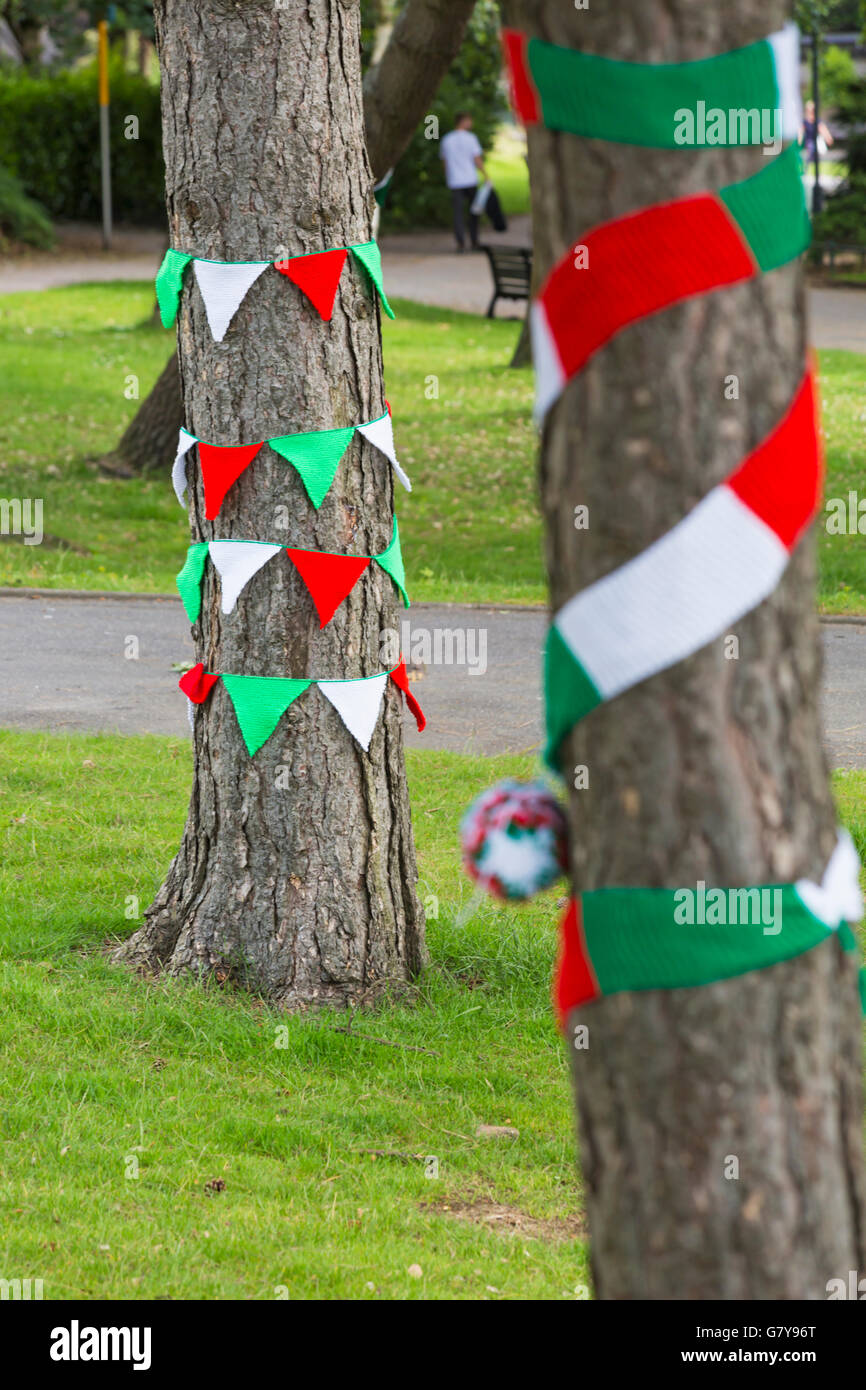 Bournemouth, Dorset, UK. 28 June, 2016. The Townswomen’s Guilds yarn bomb Bournemouth gardens and seafront Credit:  Carolyn Jenkins/Alamy Live News Stock Photo