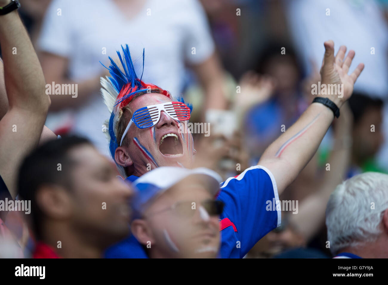 Lyon, France. 26th June, 2016. UEFA European 2016 Football Championships, last 16. France versus Republic of Ireland. kibice Francji, French fans © Action Plus Sports/Alamy Live News Stock Photo