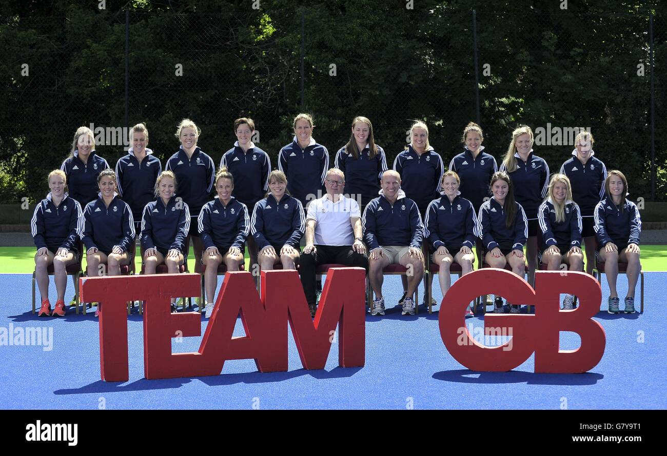 Bisham Abbey, Buckinghamshire, UK. 28th June, 2016. The womens hockey teams with Mark England (TeamGB chef de mission Rio2016) in front row centre. TeamGB announces the hockey team for the Rio2016 Olympics. National Hockey Centre. Bisham Abbey. Buckinghamshire. UK. 28/06/2016. Credit:  Sport In Pictures/Alamy Live News Stock Photo
