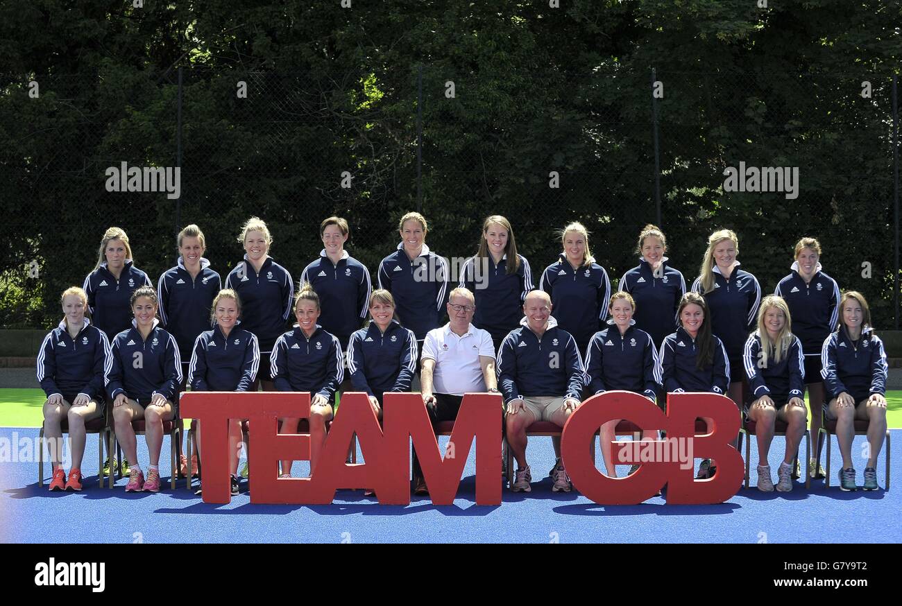 Bisham Abbey, Buckinghamshire, UK. 28th June, 2016. The womens hockey teams with Mark England (TeamGB chef de mission Rio2016) in front row centre. TeamGB announces the hockey team for the Rio2016 Olympics. National Hockey Centre. Bisham Abbey. Buckinghamshire. UK. 28/06/2016. Credit:  Sport In Pictures/Alamy Live News Stock Photo