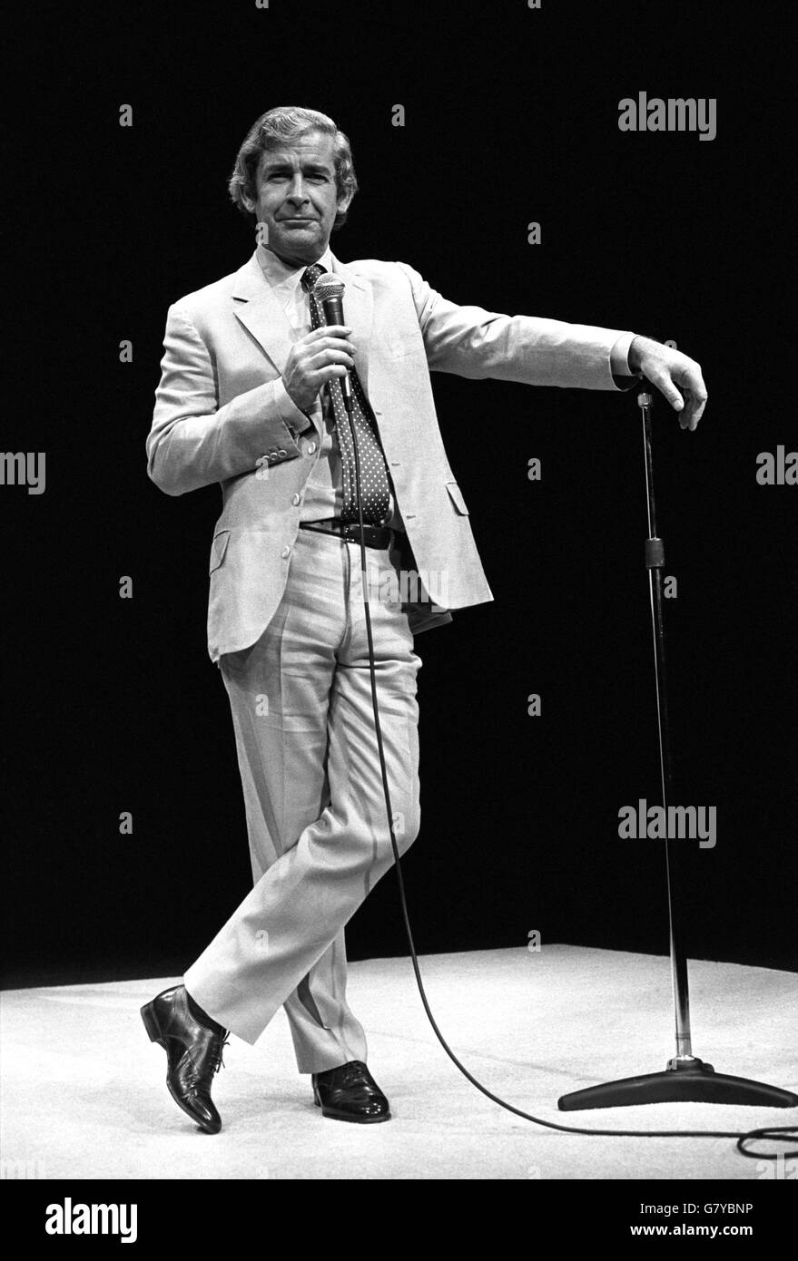 Comedian dave allen hires stock photography and images Alamy