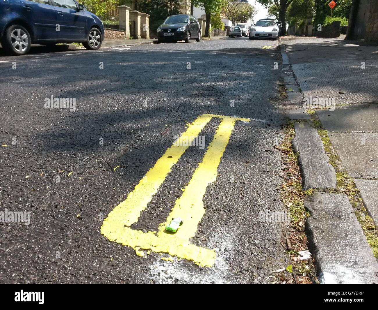 A set of double yellow lines on Leigh Road in Bristol as a council has