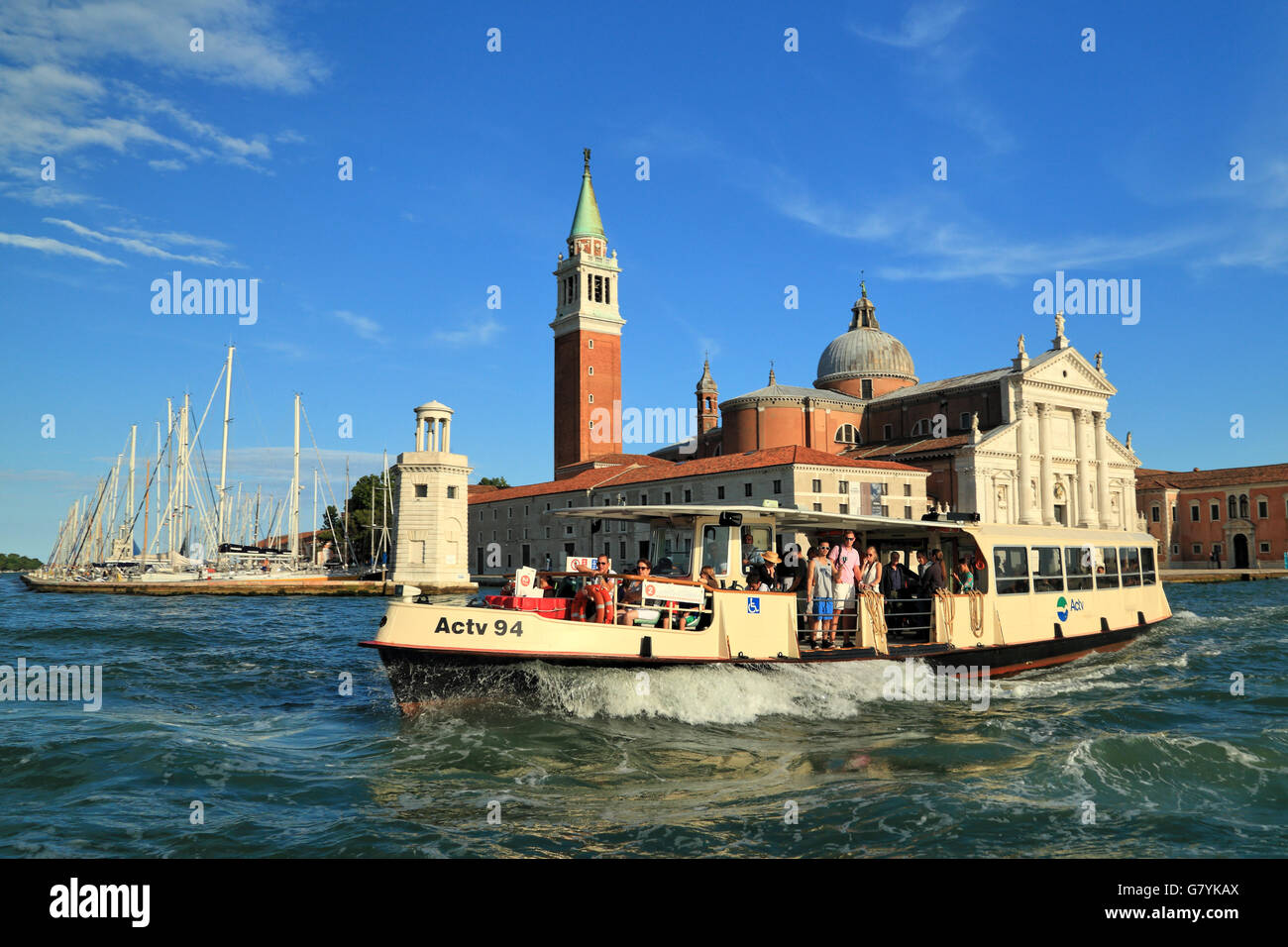 Vaporetto water-bus, Isola di San Giorgio Maggiore Island, Venice Stock  Photo - Alamy