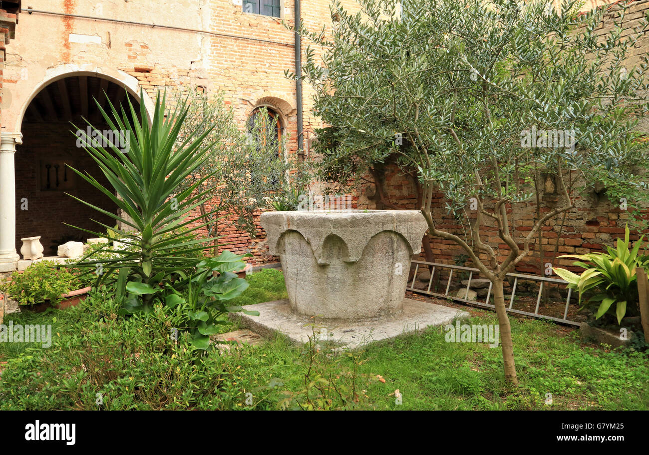 Pozo (water well) of Chiesa di S. Caterina, Mazzorbo Island next to Burano, Venice Stock Photo