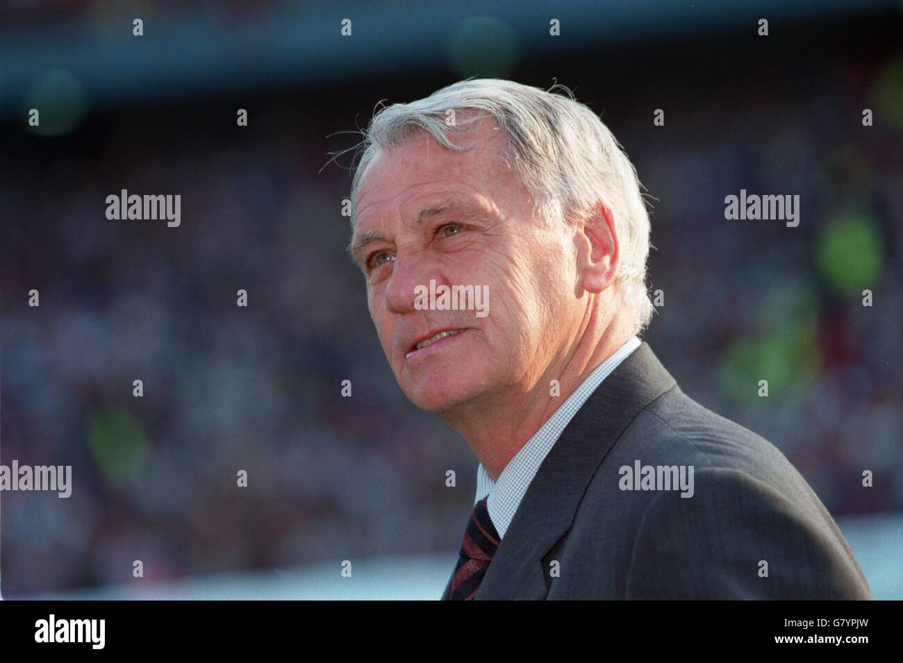 Photo Ancienne De Bobby Robson, Manager Du Barça, Lors De La Coupe Des Coupes - Années 90