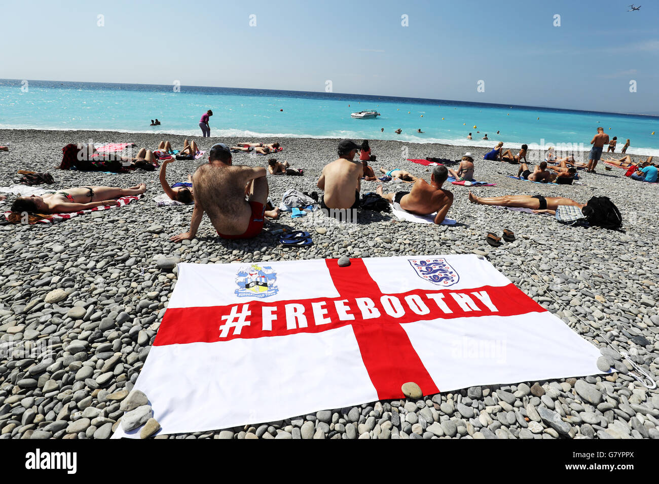 England fans relax on the beach in Nice prior to the Round of 16 match  against Iceland Stock Photo - Alamy, image size:1300x956