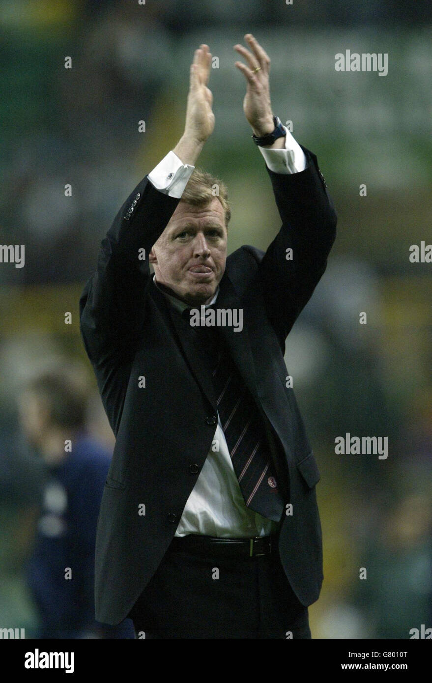Middlesbrough manager Steve McClaren applauds the fans after losing to Sporting Lisbon. Stock Photo
