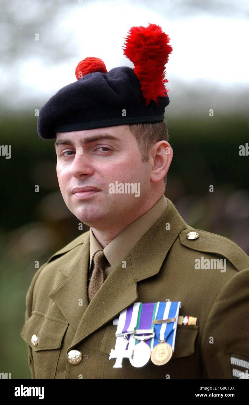 Receiving queens gallantry medal hires stock photography and images