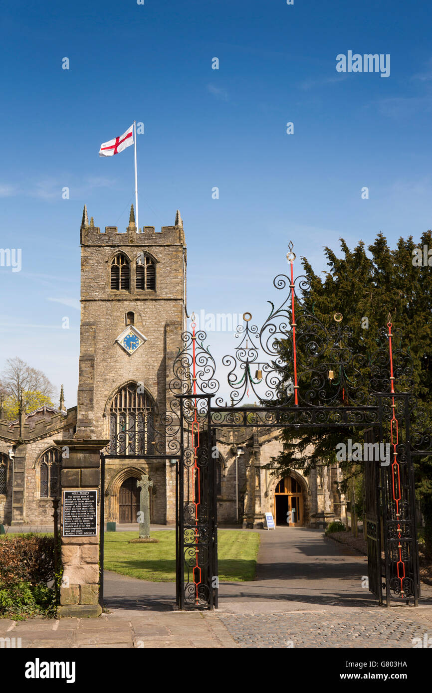 UK, Cumbria, Kendal, Kirkand, Parish church gates Stock Photo Alamy