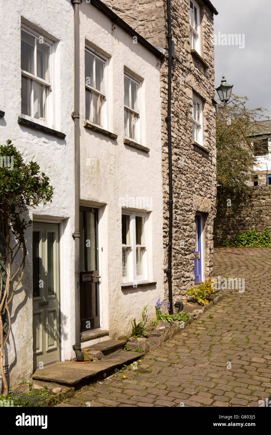 UK, Cumbria, Kendal, Highgate, Collin Croft, old stone houses on cobbled lane to Beast Banks Stock Photo
