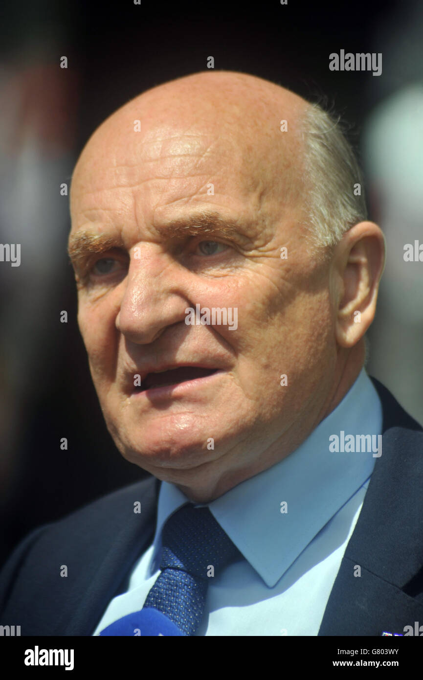 College Green, London, UK, 24 June 2016, Steve Pound opposite the