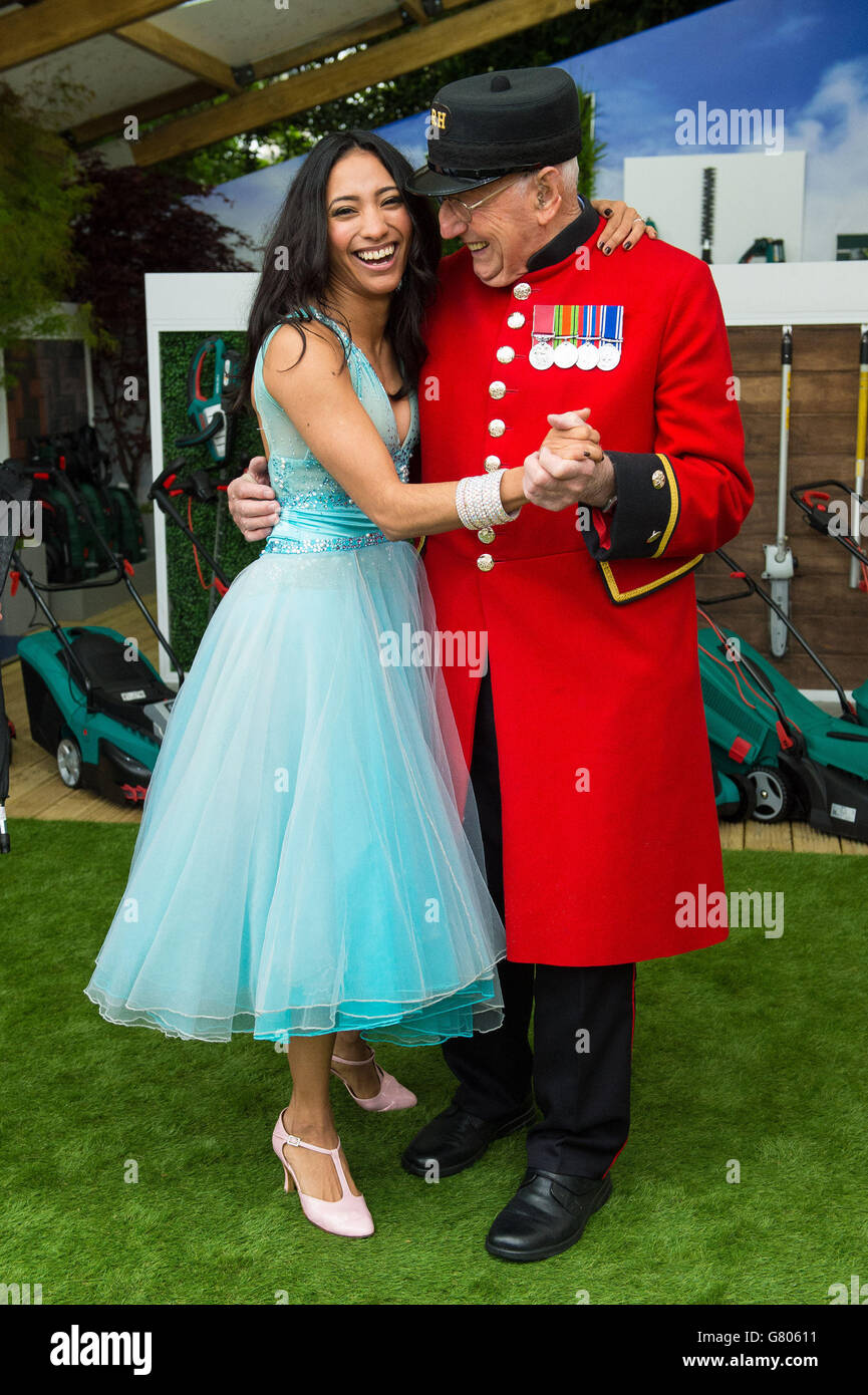 Chelsea Pensioner Fred Rook dances with Karen Hauer of Strictly Come Dancing on the Bosch stand at the 2015 RHS Chelsea Flower Show. Stock Photo