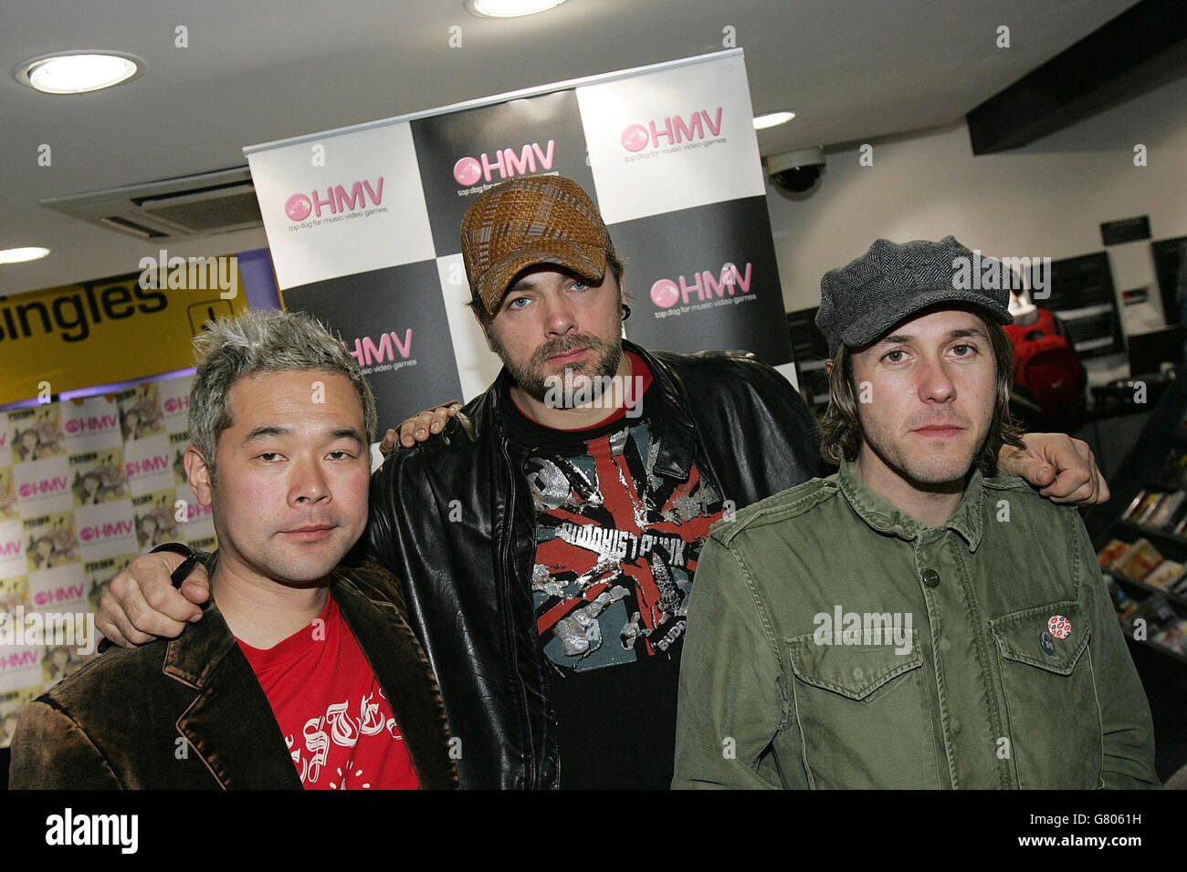 Left To Right Taka Hirose Grant Nicholas And Mark Richardson Of Indie Rock Band Feeder In Hmv Where They Were Signing Copies Of Their New Album Pushing The Senses Stock Photo