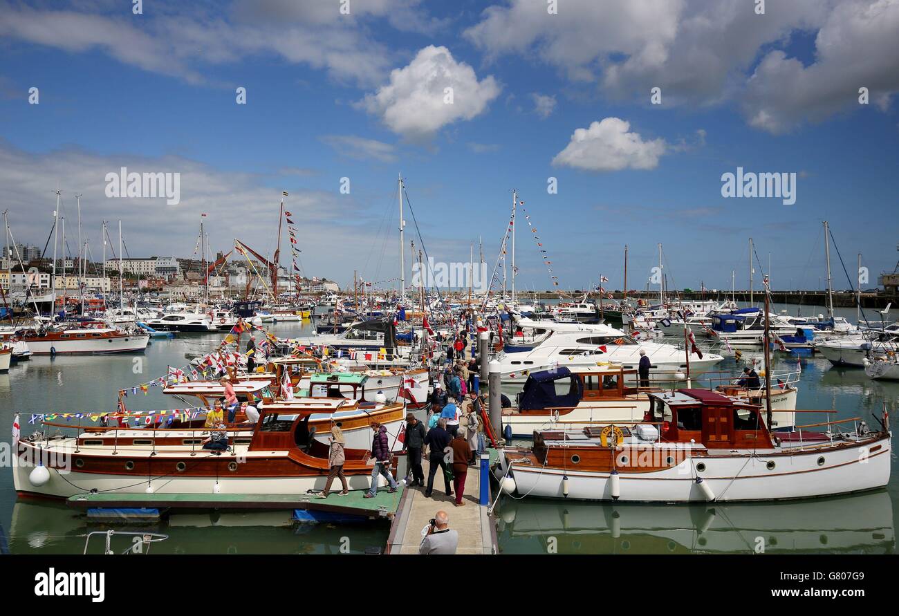 Dunkirk little ships evacuation hi-res stock photography and images - Alamy