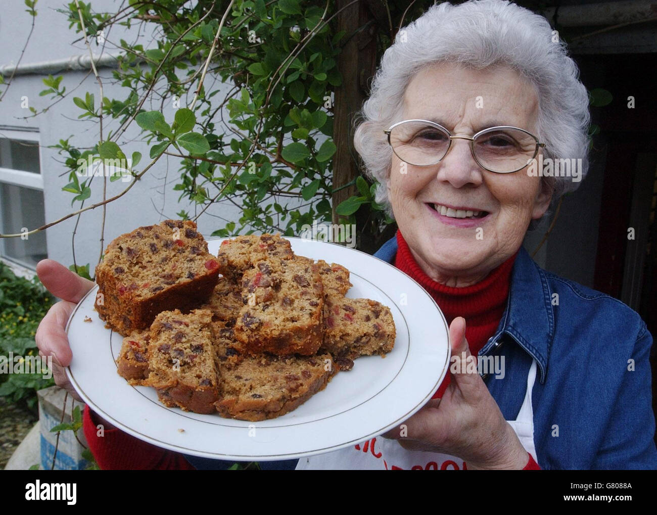 Etta Richardson in Llansteffan, with the type of cake that is going to  baked for the upcoming Royal Wedding. A grandmother who impressed the  Prince of Wales with her fruit cake is, image size:1300x1019