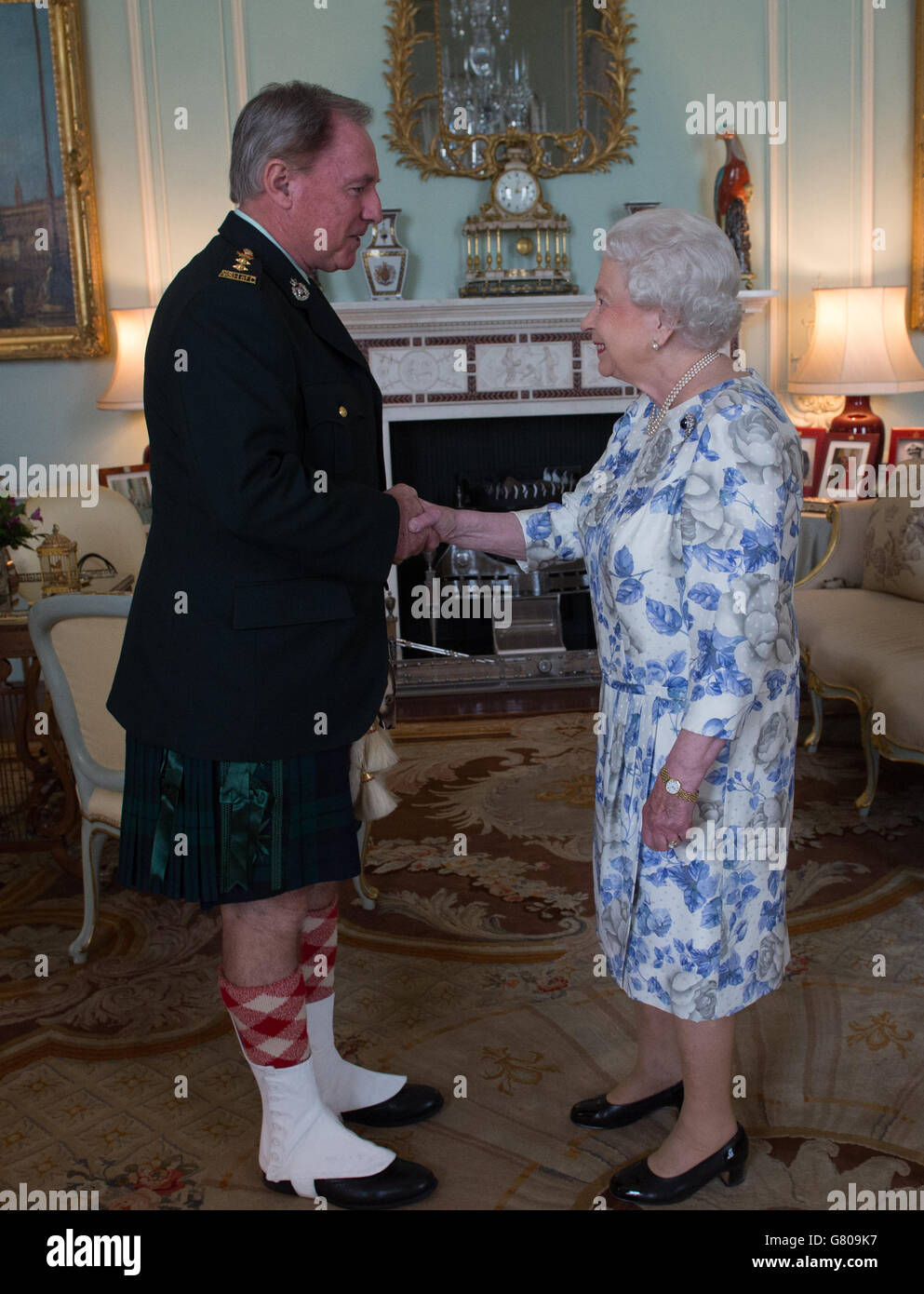 Queen Elizabeth II, in her capacity as Colonel-in-Chief of the Argyll and Sutherland Highlanders of Canada, receives Colonel Ronald Foxcroft (Honorary Colonel) at Buckingham Palace in London. Stock Photo
