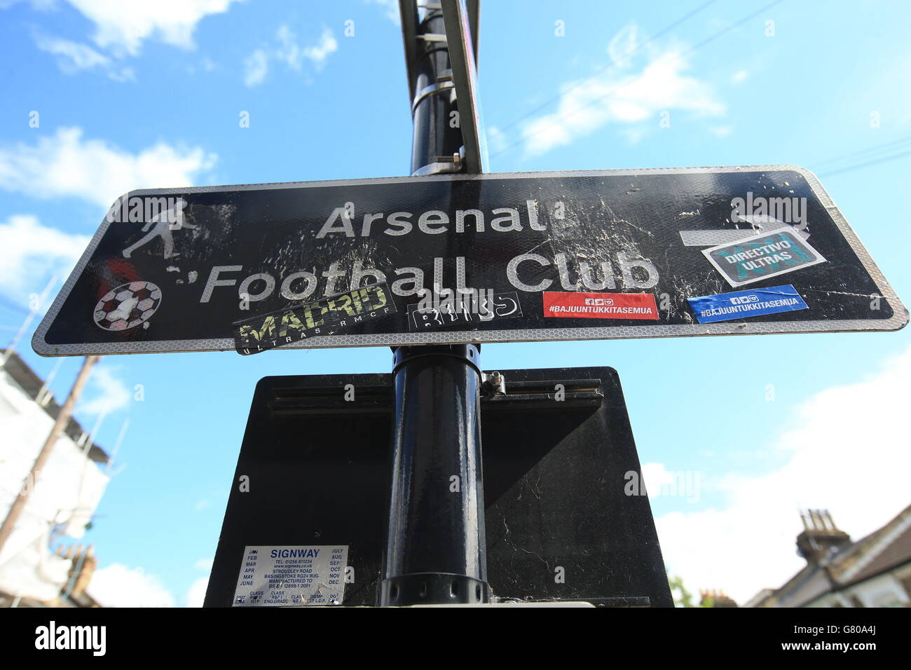 Soccer - Barclays Premier League - Arsenal v Sunderland - Emirates Stadium. A general view of a road sign pointing the way to Arsenal FC before the Barclays Premier League match at the Emirates Stadium, London. Stock Photo