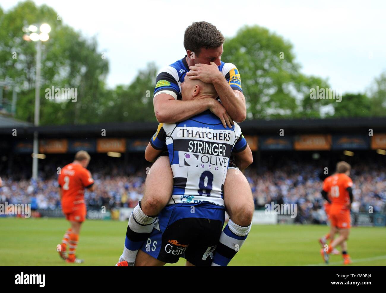 Bath Rugby's Peter Stringer (number 9) celebrates with team mate George ...