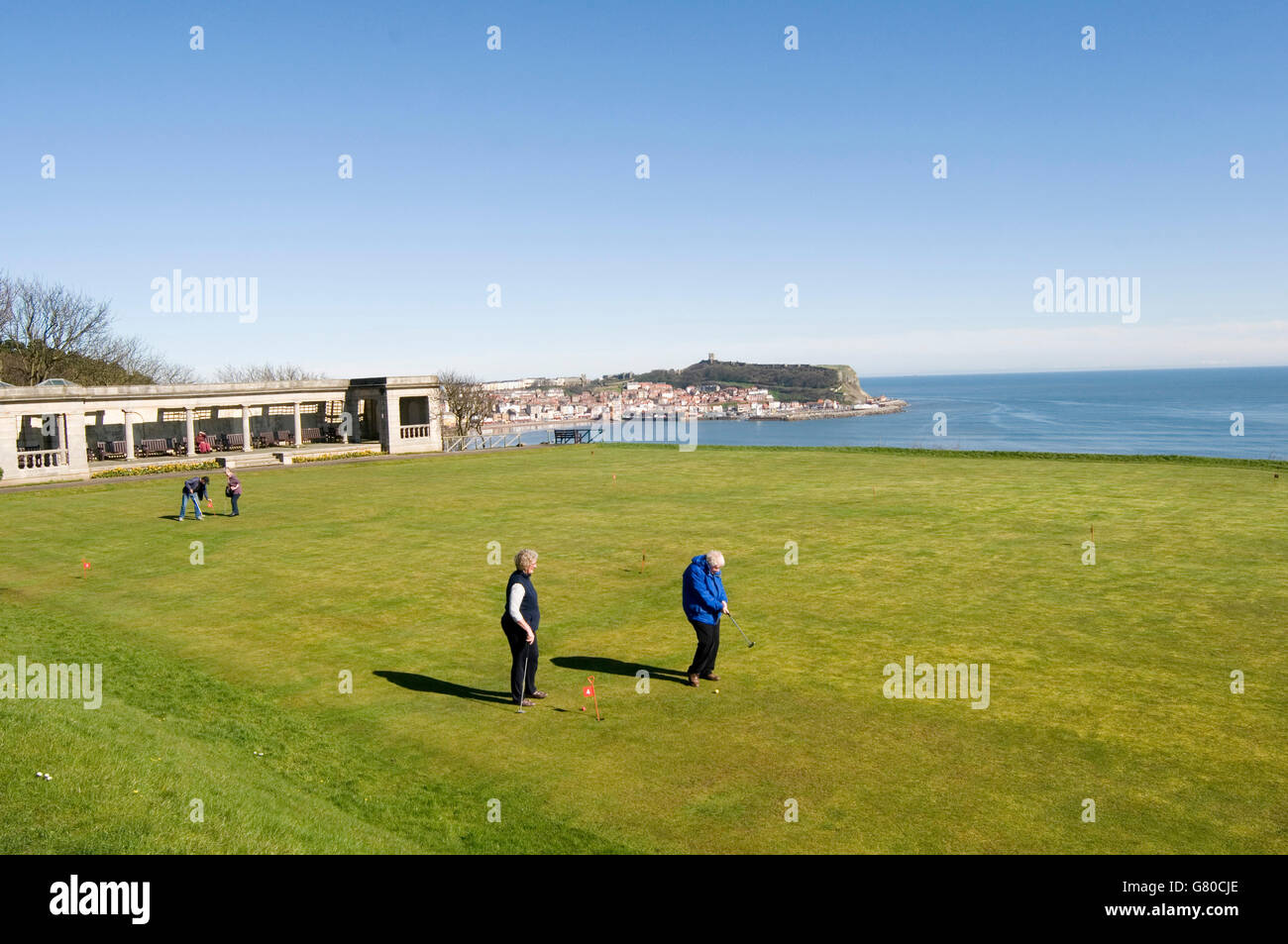 golf course courses putt putting green greens pitch and Scarborough bay north yorkshire sea north uk grass seaside golfer golfer Stock Photo