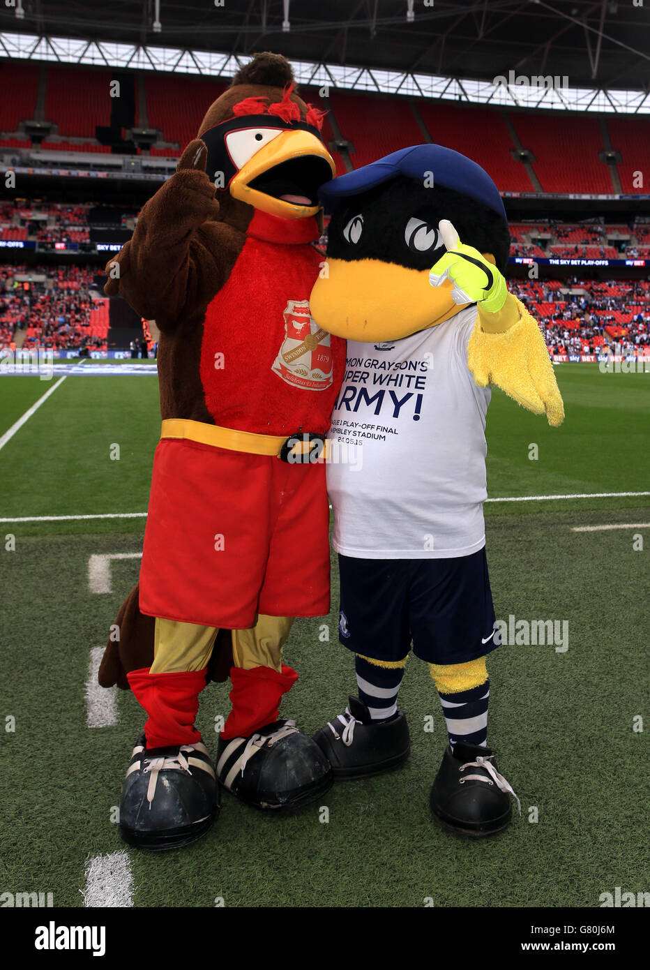 Soccer - Sky Bet League One - Play Off - Final - Preston North End v Swindon Town - Wembley Stadium. Swindon Town mascot Rockin' Robin with Preston North End club mascot Deepdale Duck Stock Photo