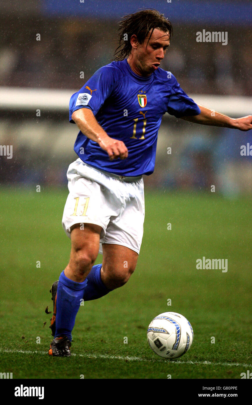Soccer - FIFA World Cup 2006 Qualifier - Group Five - Italy v Scotland - Giuseppe Meazza. Antonio Cassano, Italy Stock Photo