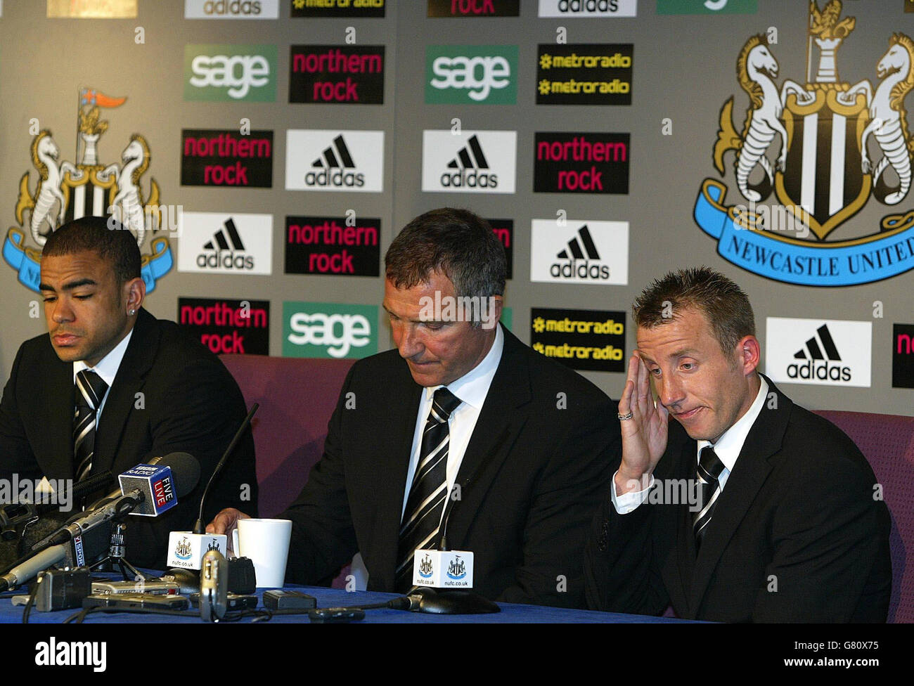 Newcastle United manager Graeme Souness (C) with players Kieron Dyer (L) and Lee Bowyer during a press conference following the Barclays Premiership match against Aston Villa at St James' Park. Bowyer and Dyer were both sent off for fighting each other in brawl during the match. Stock Photo