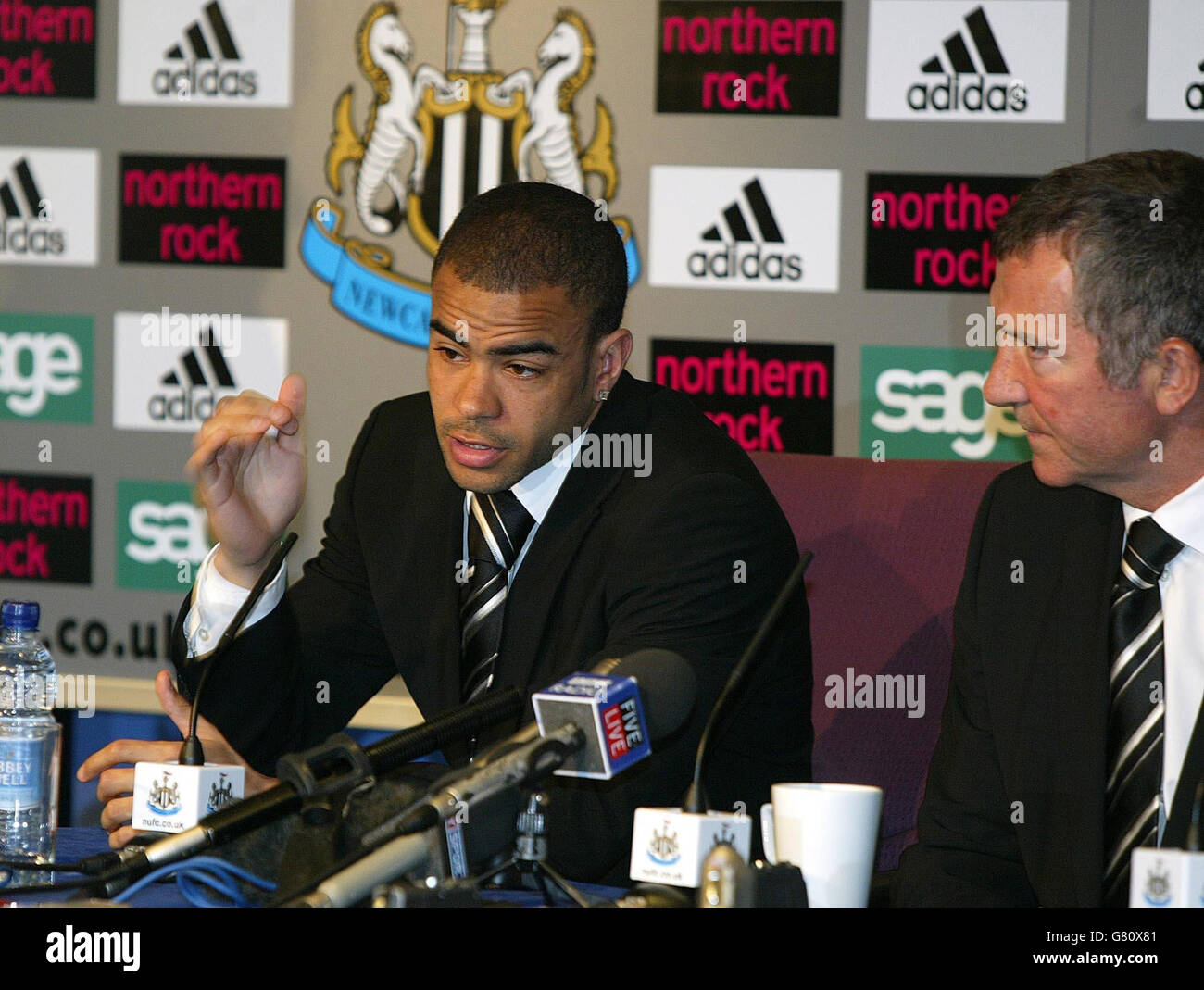 Newcastle United manager Graeme Souness (C) with players Kieron Dyer (L) and Lee Bowyer during a press conference following the Barclays Premiership match against Aston Villa at St James' Park. Bowyer and Dyer were both sent off for fighting each other in brawl during the match. Stock Photo