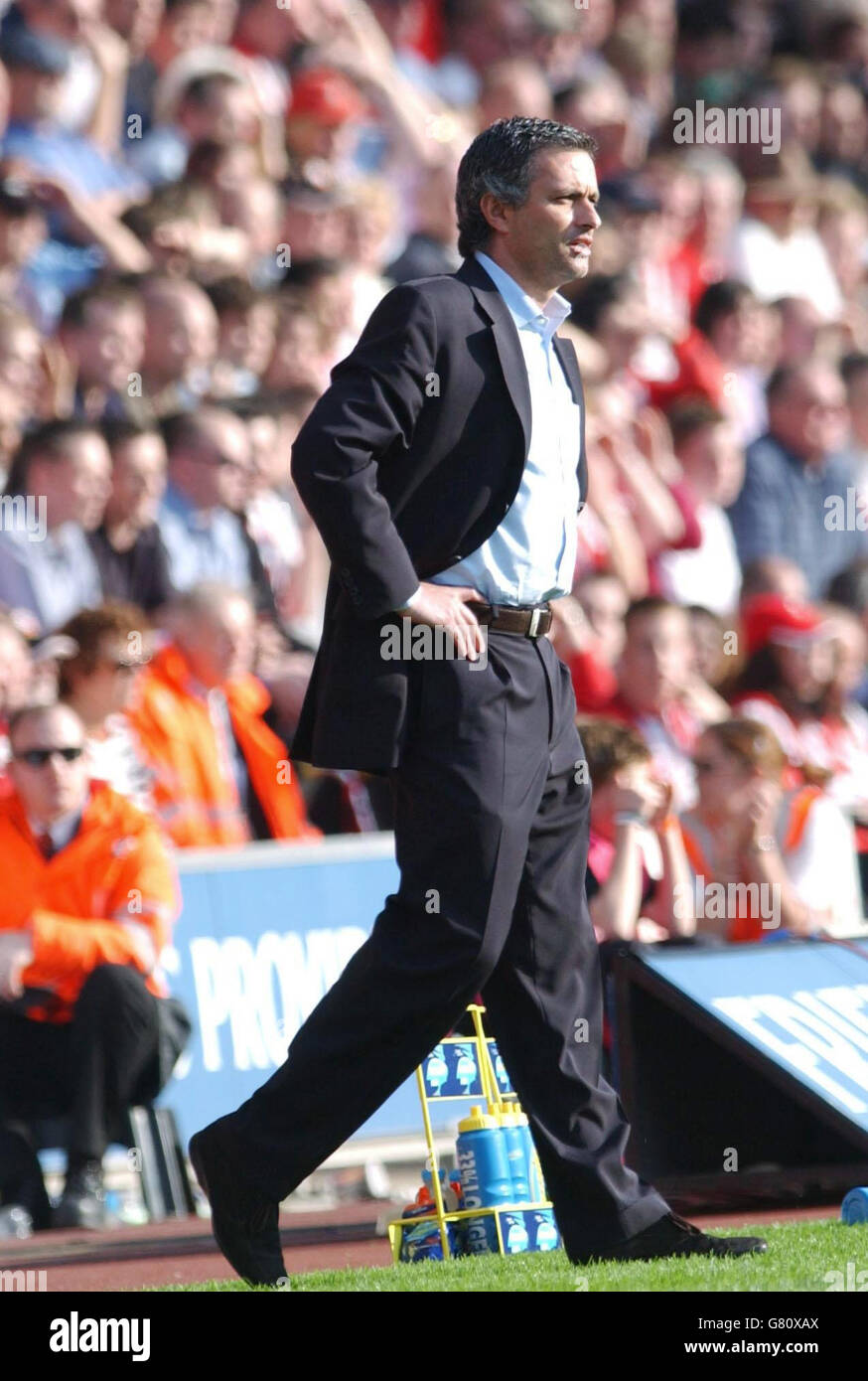 Soccer - FA Barclays Premiership - Southampton v Chelsea - St Marys'. Chelsea manager Jose Mourinho Stock Photo