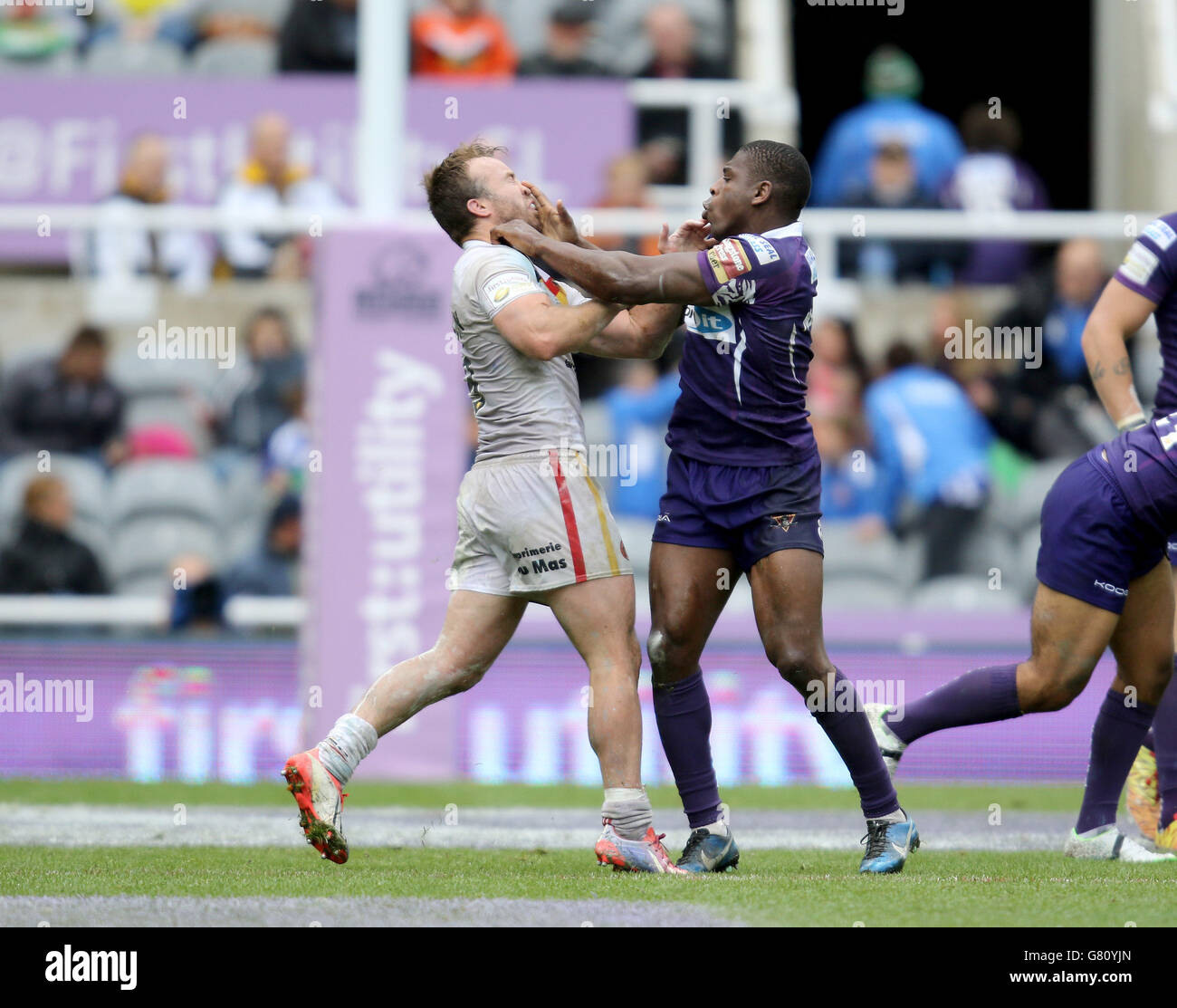 Flashpoint as Catalan Dragons' Ian Henderson and Huddersfield Giants Jermaine McGillvary tussle during the Magic Weekend match at St James' Park, Newcastle. Stock Photo