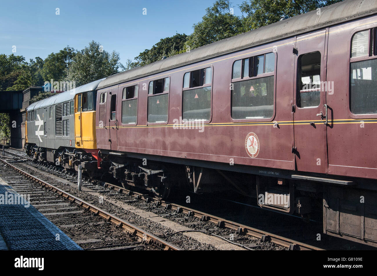 Class 31 Diesel pulls out of Sheringham station at the head of a vintage train Stock Photo