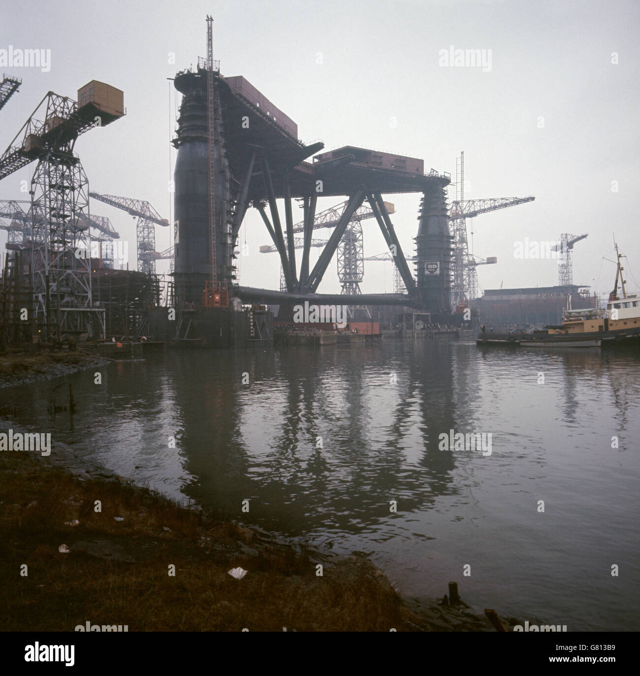 Industry Sea Quest Oil Rig Launch Belfast Stock Photo Alamy