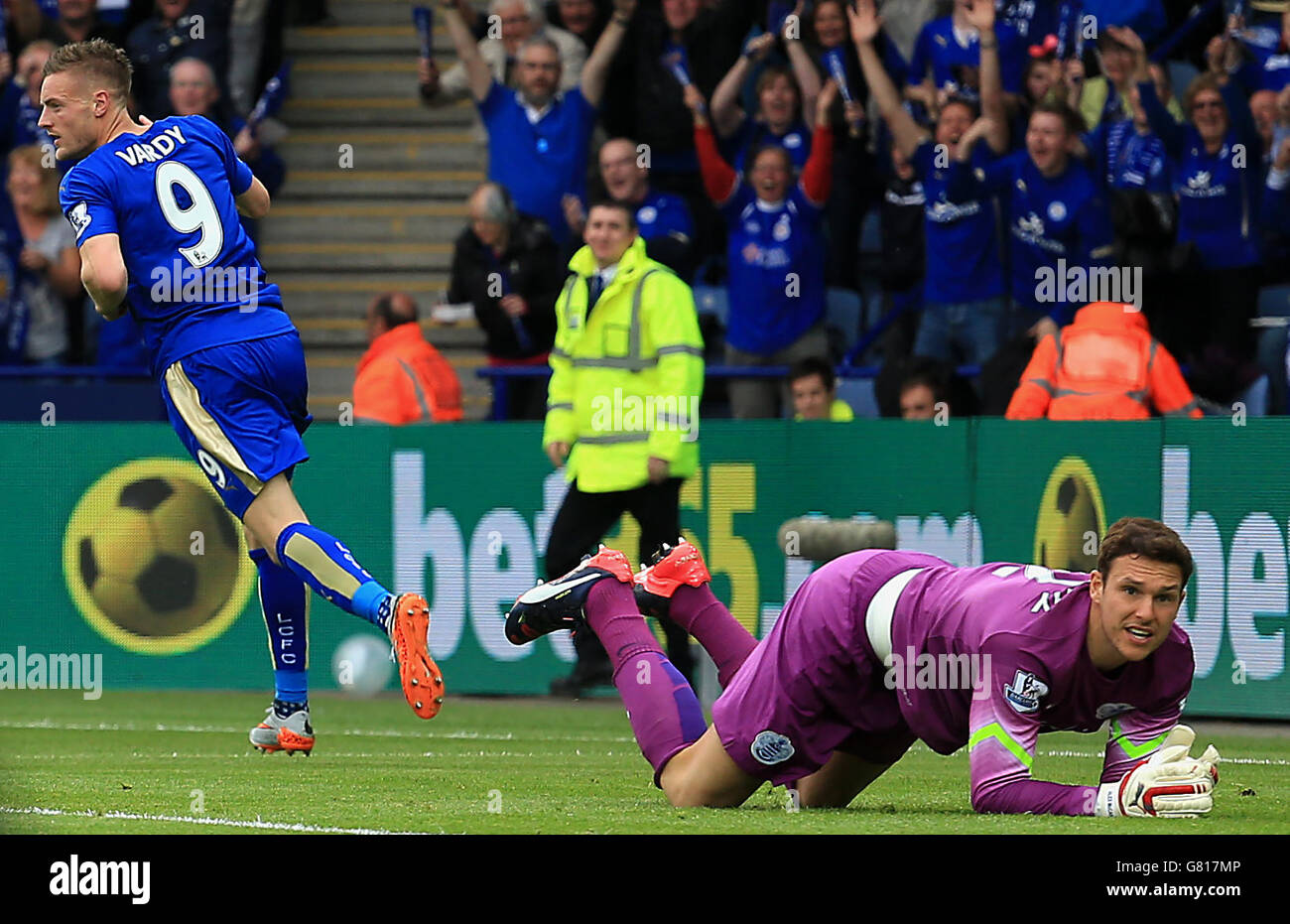 Vardy Rangers Leicester City's Jamie Vardy celebrates scoring the opening goal past ...