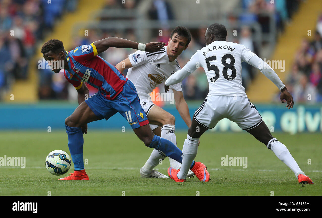 Soccer - Barclays Premier League - Crystal Palace v Swansea City - Selhurst Park. Crystal Palace's Wilfried Zaha in action during the Barclays Premier League match at Selhurst Park, London. Stock Photo
