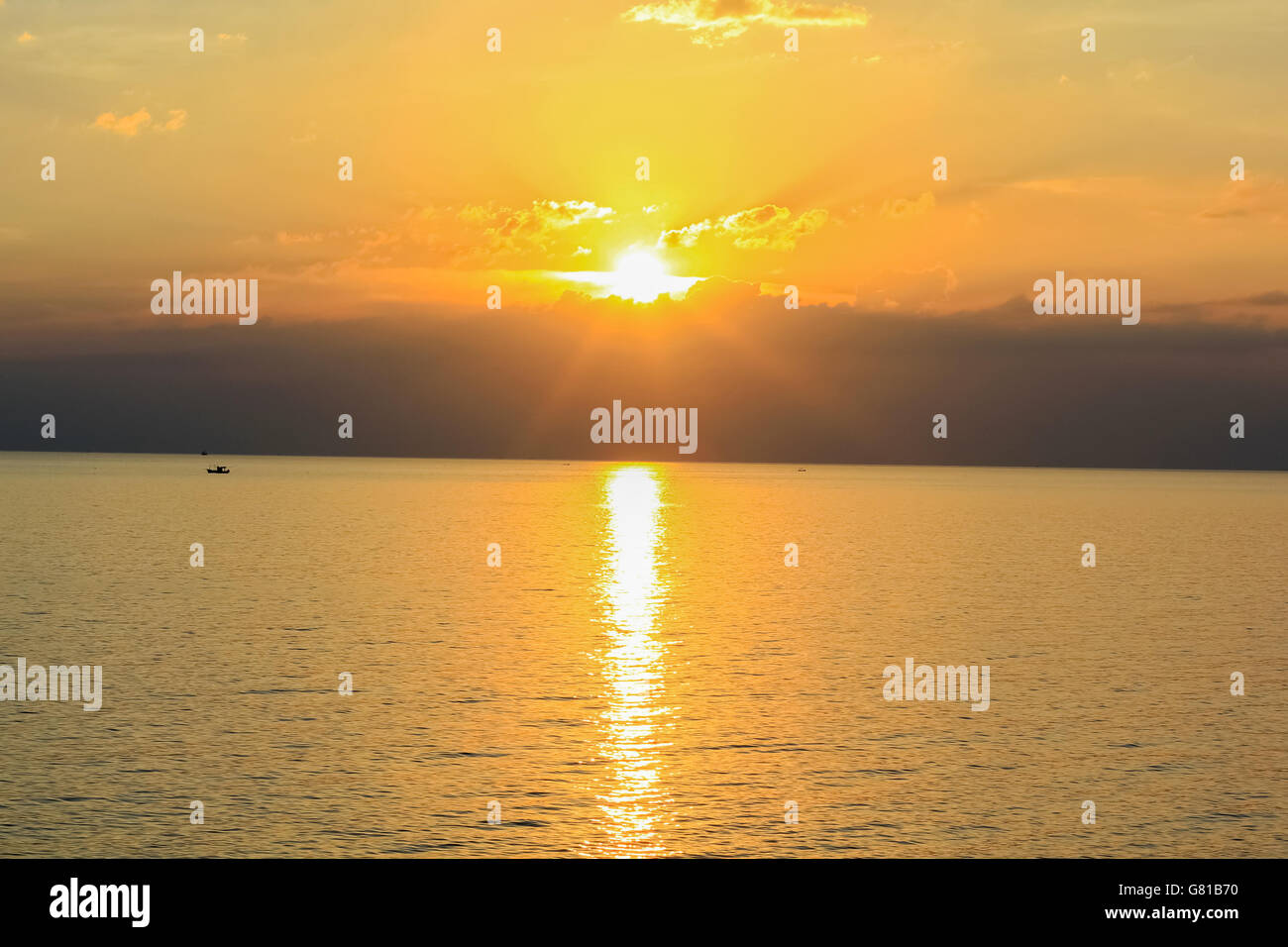 Scenic view of beautiful sunset above the sea Stock Photo - Alamy