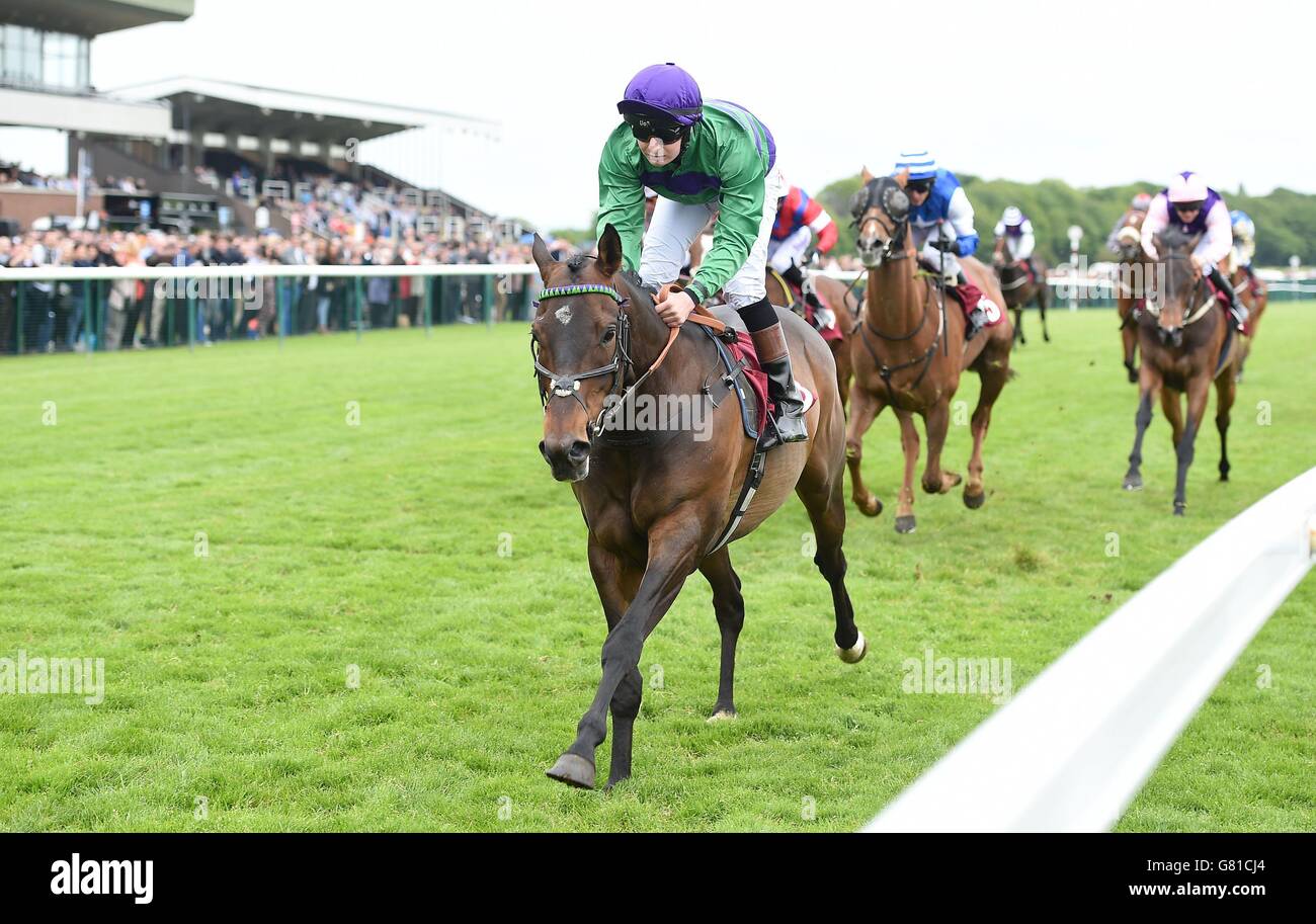 Horse Racing - Timeform Jury/Sandy Lane Stakes Day - Haydock Park. Gambino ridden by Connor Beasley wins the Walsh IBS Handicap Sakes at Haydock Park Racecourse, Newton-le-Willows. Stock Photo