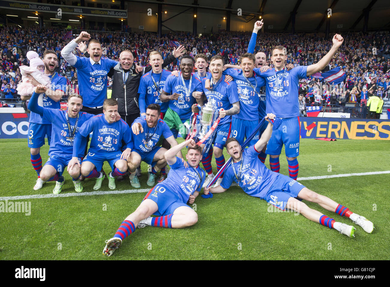 Inverness celebrate winning the William Hill Scottish Cup Final at Hampden Park, Glasgow. PRESS ASSOCIATION Photo. Picture date: Saturday May 30, 2015. See PA story SOCCER Scottish Cup. Photo credit should read: Jeff Holmes/PA Wire. Stock Photo
